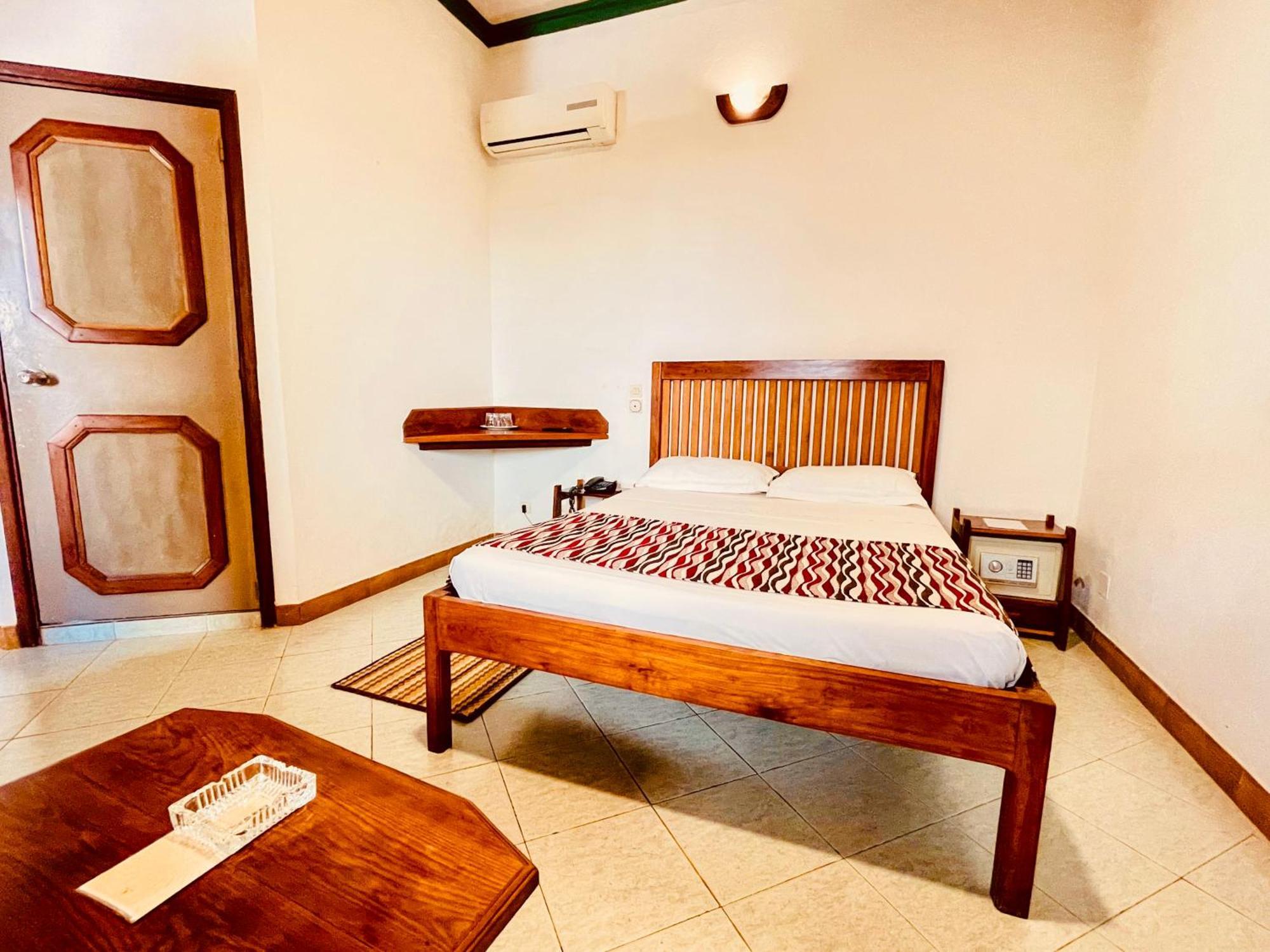Hotel Le Nouvel Eden Toliara Exterior foto